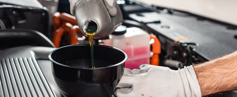 The Significance of Regular Oil Changes on Engine Performance